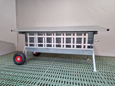 Lämmer Futterautomat mit Rädern
