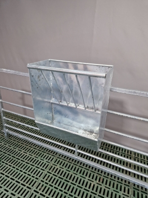 Futterkorb mit Trog Breite 50cm