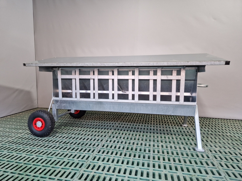 Lämmer Futterautomat mit Rädern