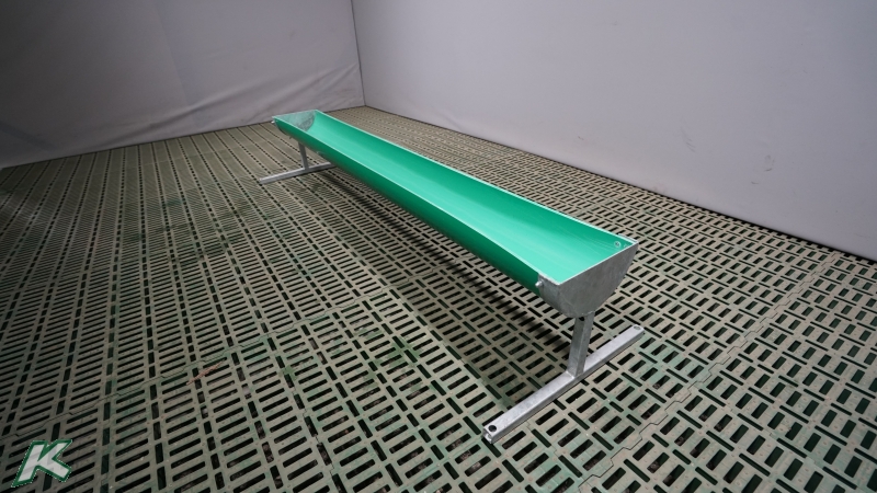 Feedtrough plastic with standing feet